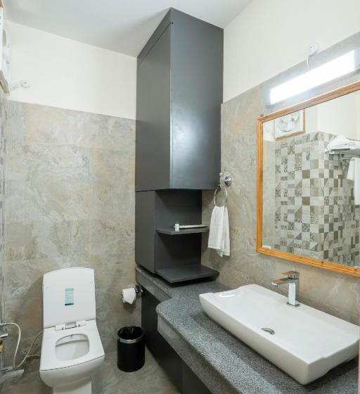 בית מלון כפרי Ezzenza Swarg By Beas Golf Resort Devlok Manali