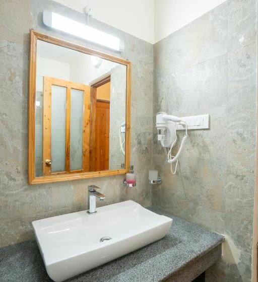 בית מלון כפרי Ezzenza Swarg By Beas Golf Resort Devlok Manali