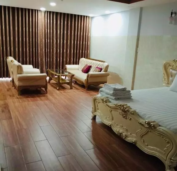 هتل Khách Sạn Hoàng Triều