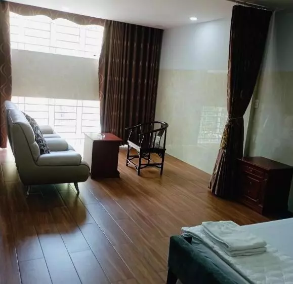 هتل Khách Sạn Hoàng Triều