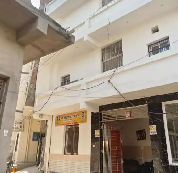 Hotelli Leelawati Aashram