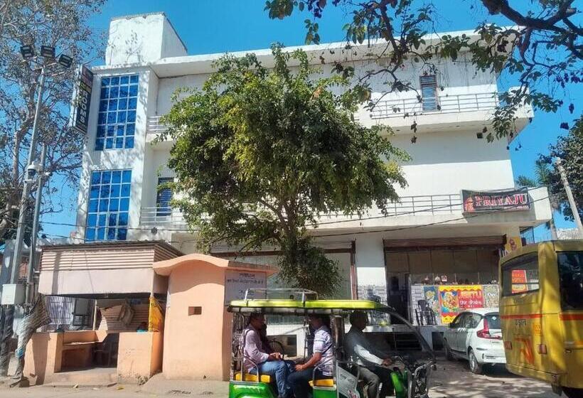 Отель Shri Priyaju