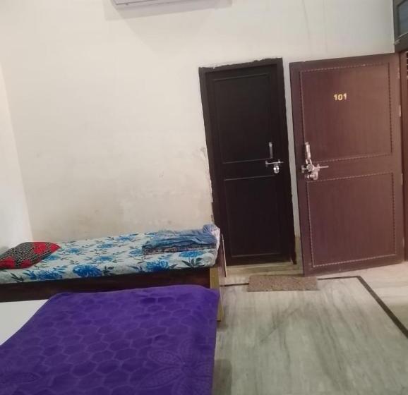 Отель Shri Priyaju