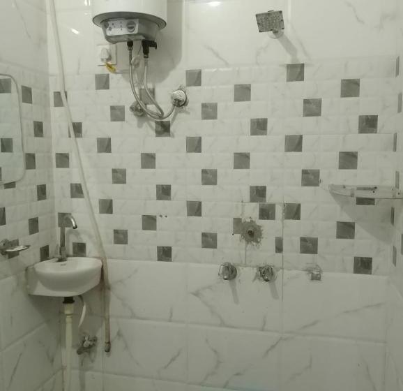 Отель Shri Priyaju