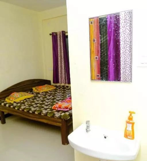 Majatalo Aashray Guestroom
