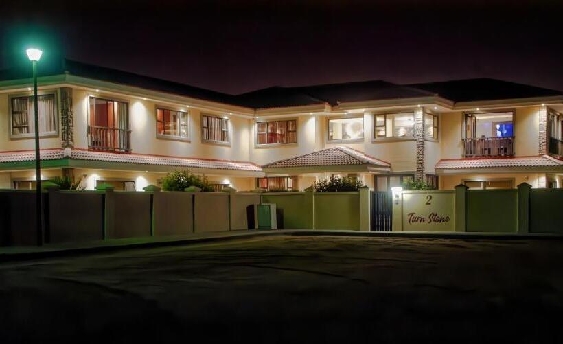 پانسیون Palazzo Gardens Self Catering Guesthouse