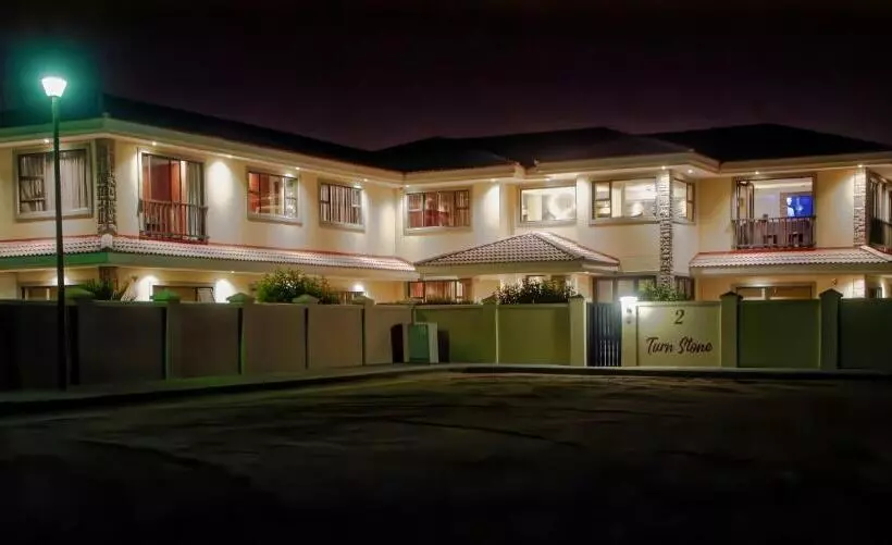 پانسیون Palazzo Gardens  Self Catering Guesthouse