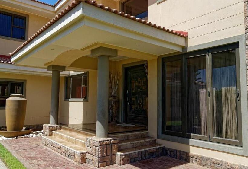 پانسیون Palazzo Gardens Self Catering Guesthouse