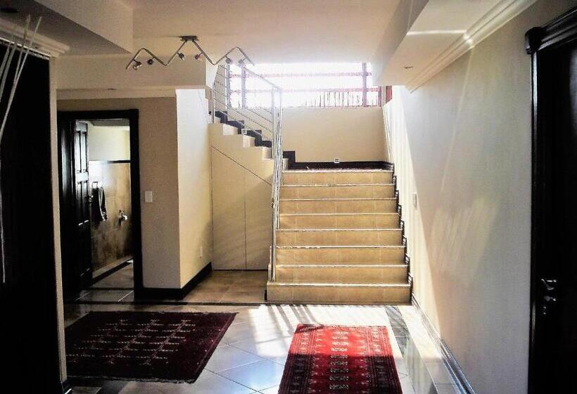 پانسیون Palazzo Gardens Self Catering Guesthouse