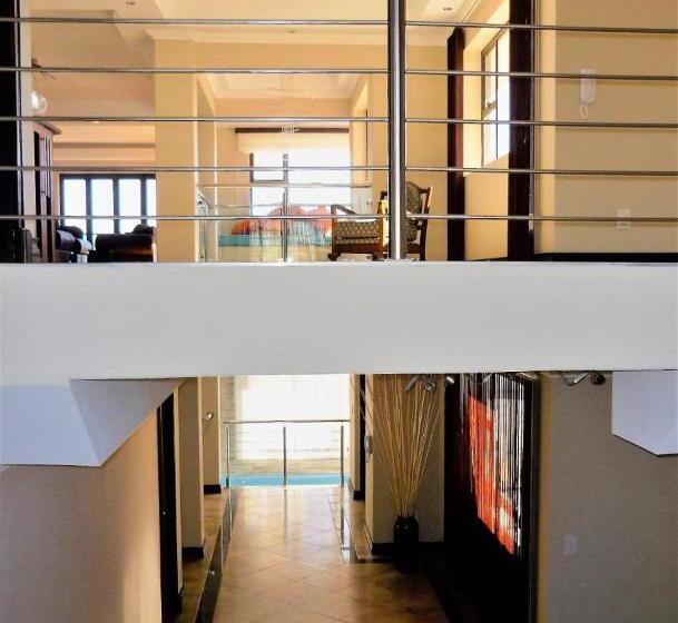 پانسیون Palazzo Gardens Self Catering Guesthouse