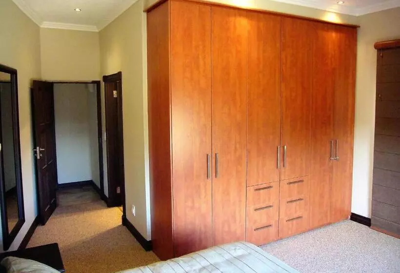 پانسیون Palazzo Gardens  Self Catering Guesthouse
