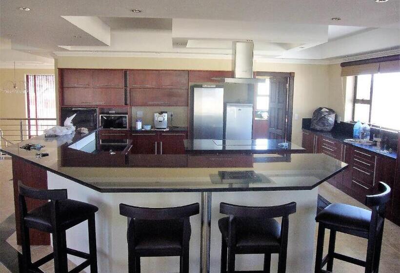 پانسیون Palazzo Gardens Self Catering Guesthouse