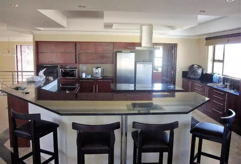 پانسیون Palazzo Gardens  Self Catering Guesthouse