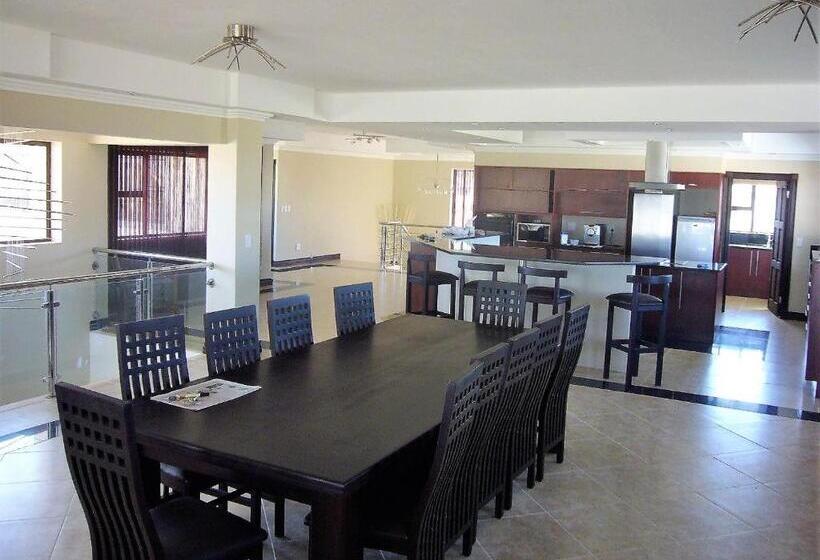 پانسیون Palazzo Gardens Self Catering Guesthouse