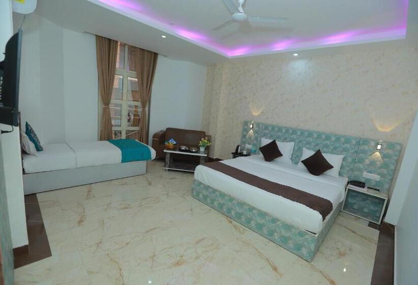 酒店 Red Velvet Suites