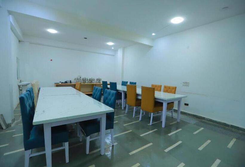 酒店 Red Velvet Suites