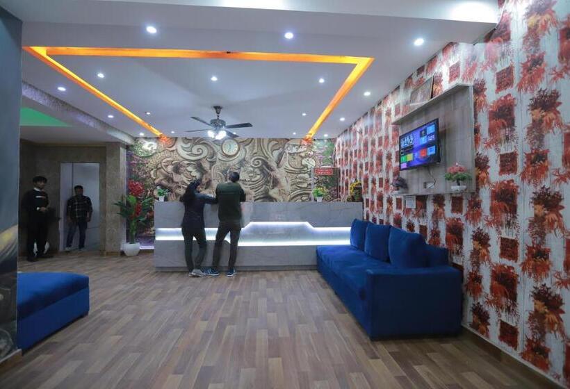 酒店 Red Velvet Suites