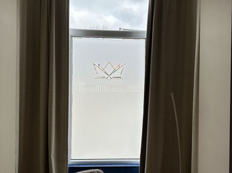 ベッドアンドブレックファースト Maison Du Roi