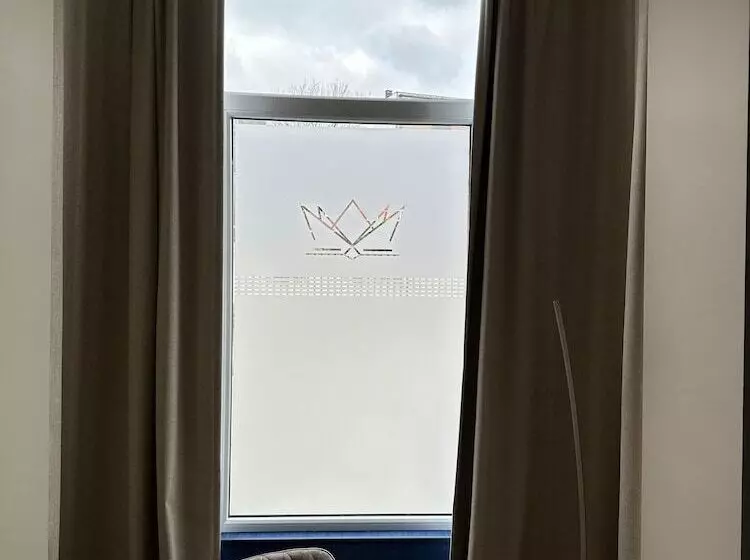 ベッドアンドブレックファースト Maison Du Roi