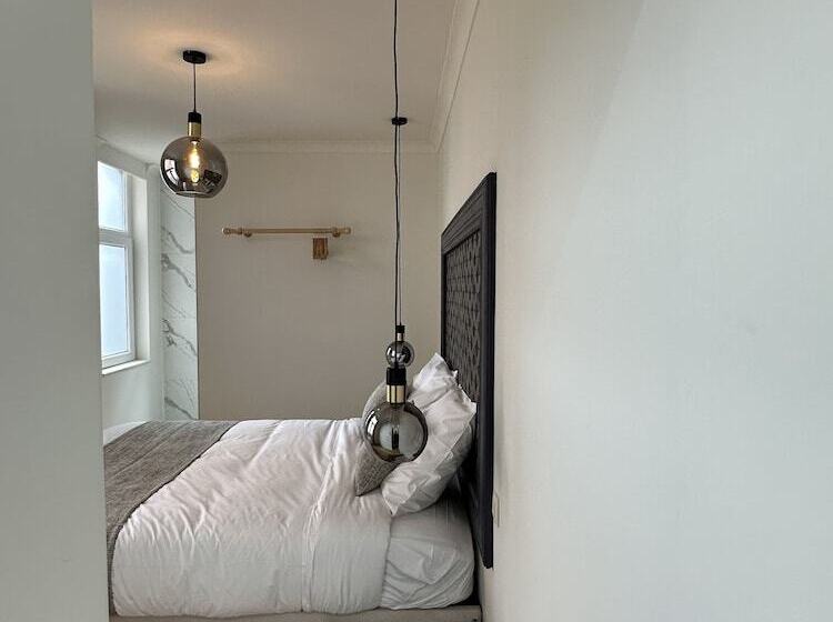 ベッドアンドブレックファースト Maison Du Roi