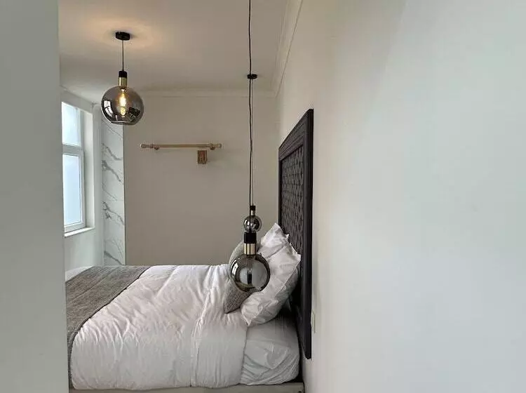 ベッドアンドブレックファースト Maison Du Roi