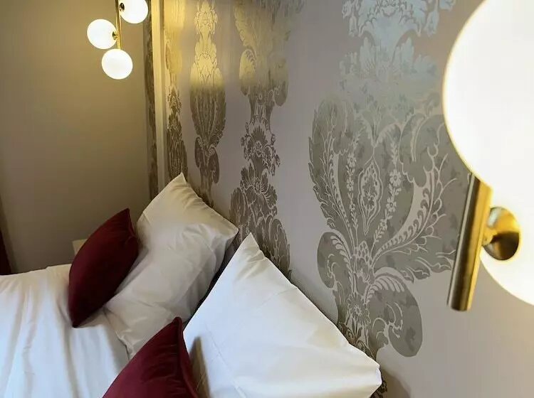 ベッドアンドブレックファースト Maison Du Roi