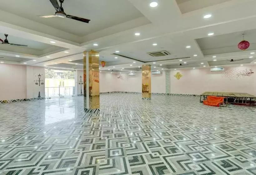 ホテル Oyo Flagship Shiv Plaza
