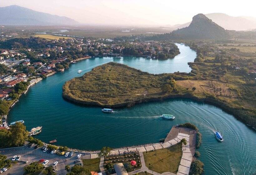 The Hotel Cafe Bistro