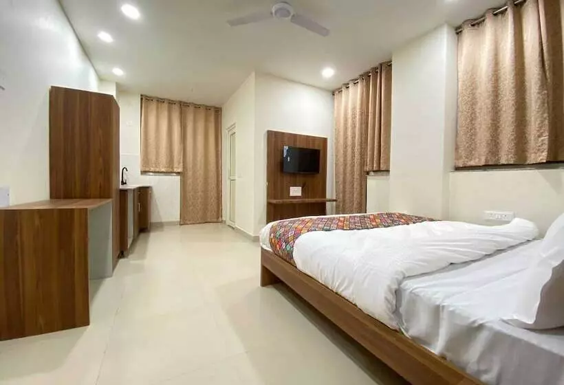 ホテル Vistacrest Noida Sector 35