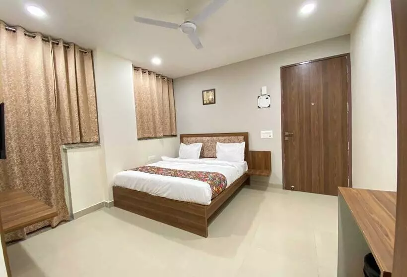 ホテル Vistacrest Noida Sector 35