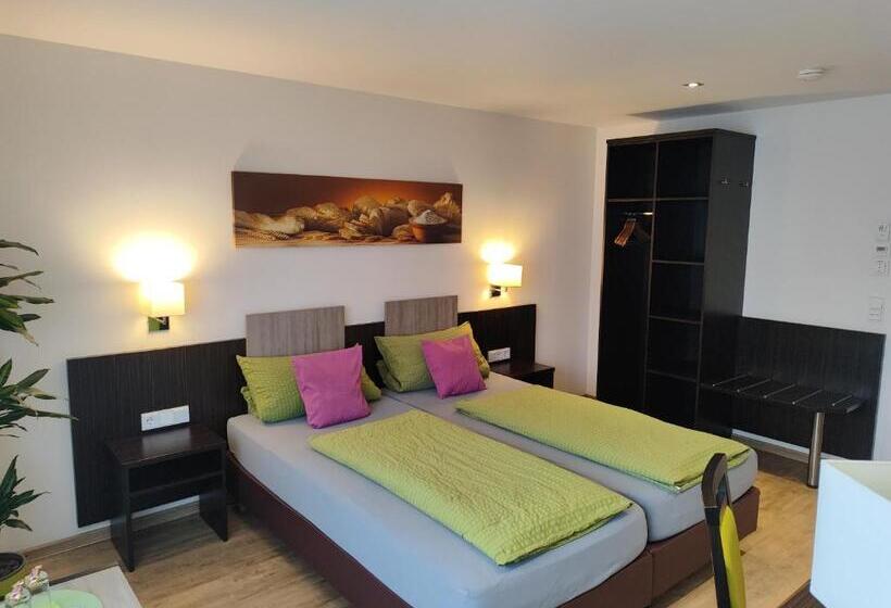 Hotelli Gästehaus Stock Zimmer Brotkörble