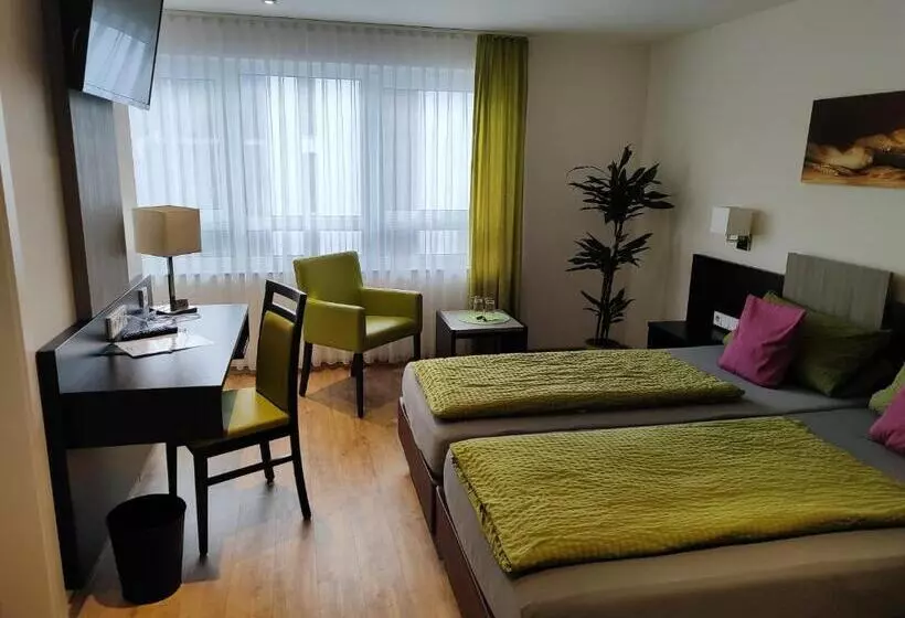 Hotelli Gästehaus Stock Zimmer Brotkörble