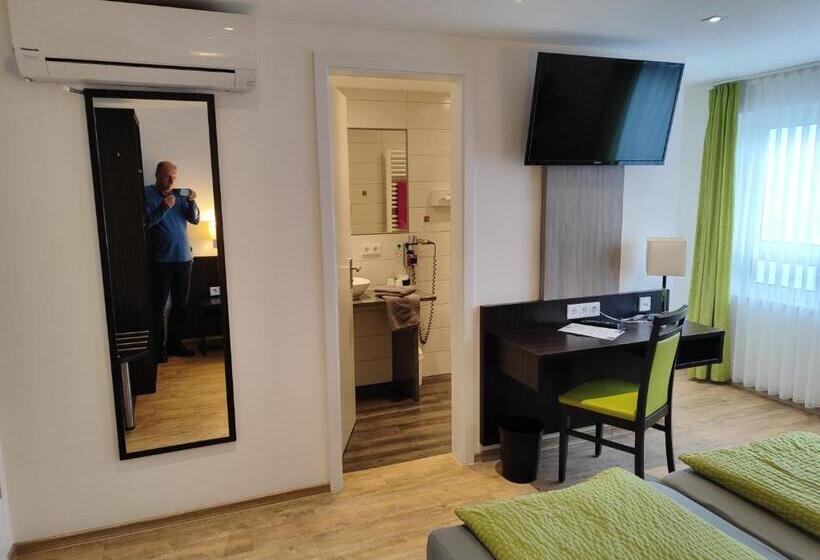 Hotelli Gästehaus Stock Zimmer Brotkörble