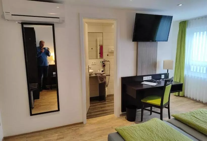 Hotelli Gästehaus Stock Zimmer Brotkörble