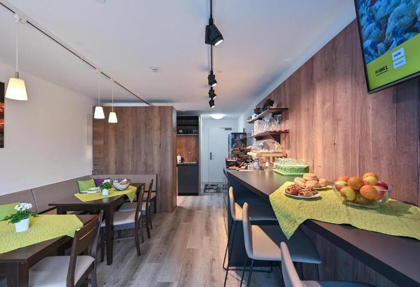 Hotelli Gästehaus Stock Zimmer Brotkörble