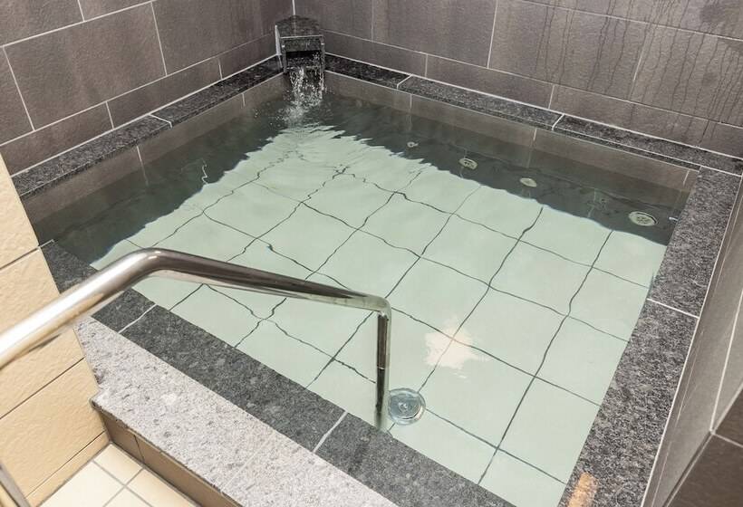 בית מלון כפרי The Celecton Higashiosaka Nagataekimae