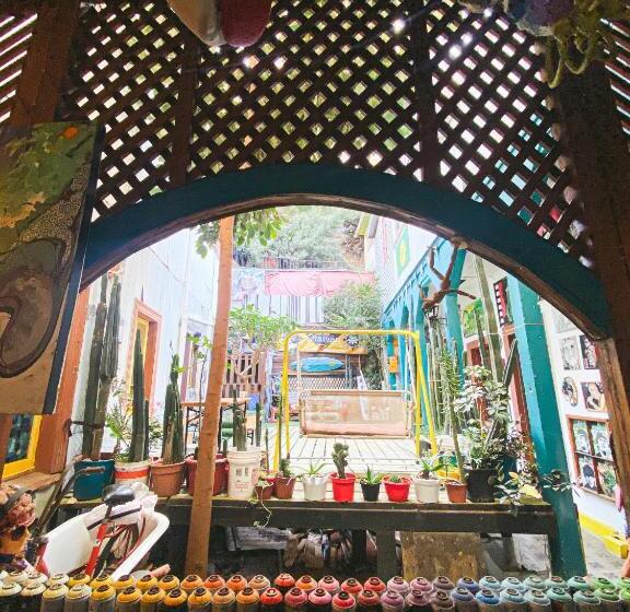 تختخواب و صبحانه Art Hostel Casa Chaman