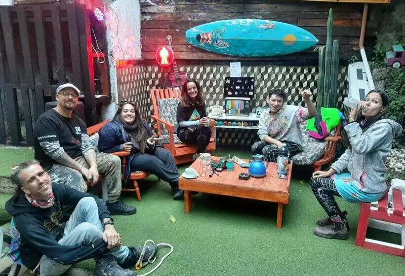 تختخواب و صبحانه Art Hostel Casa Chaman