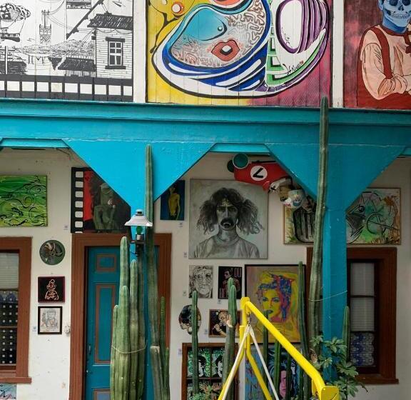 تختخواب و صبحانه Art Hostel Casa Chaman