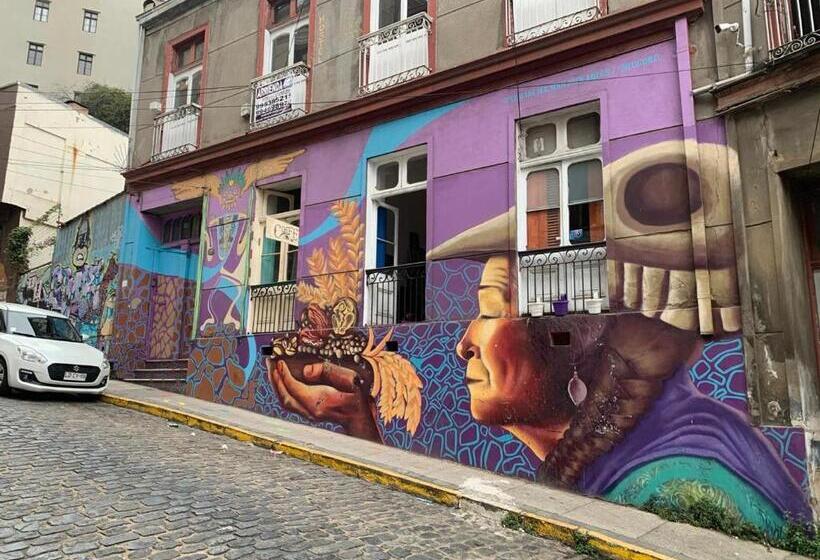 تختخواب و صبحانه Art Hostel Casa Chaman