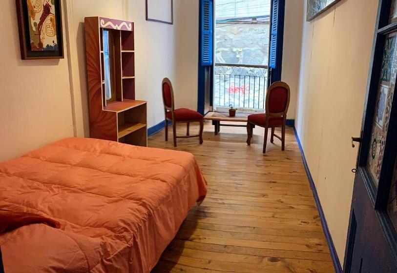 تختخواب و صبحانه Art Hostel Casa Chaman