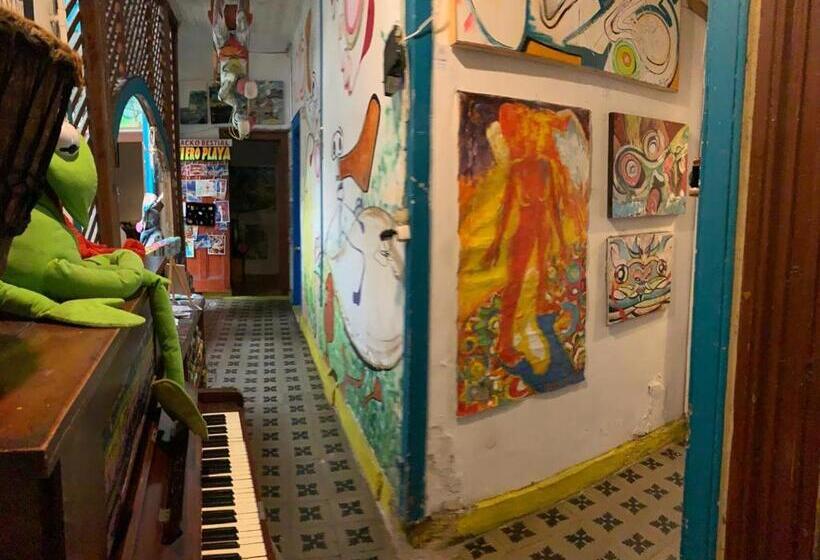 تختخواب و صبحانه Art Hostel Casa Chaman