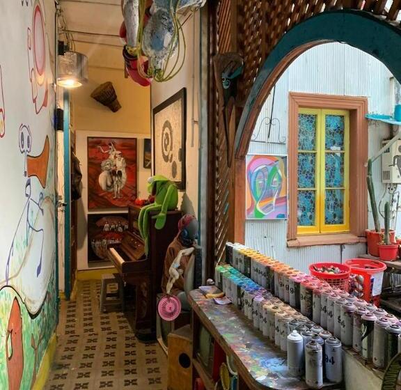 تختخواب و صبحانه Art Hostel Casa Chaman