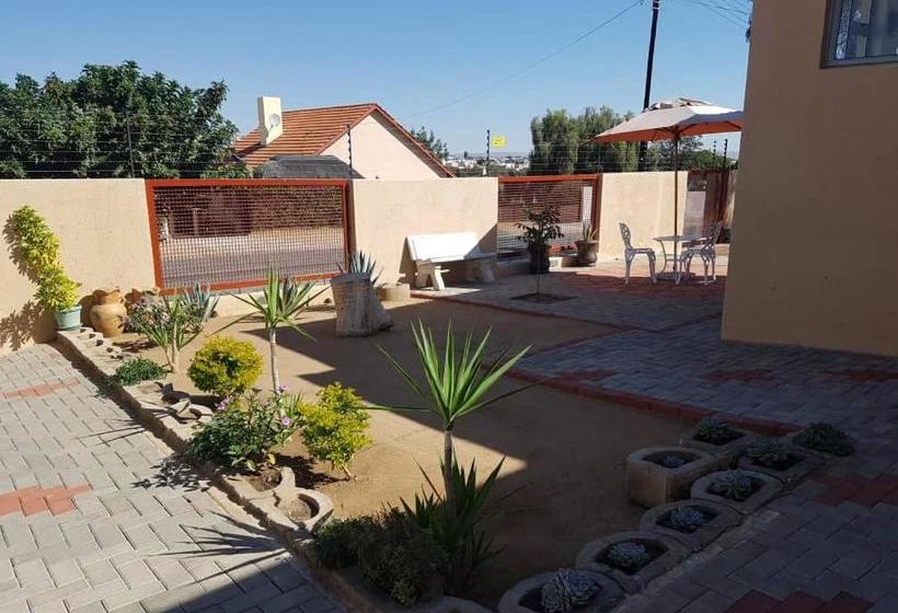 تختخواب و صبحانه Emerald Bed&breakfast