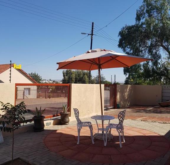 تختخواب و صبحانه Emerald Bed&breakfast