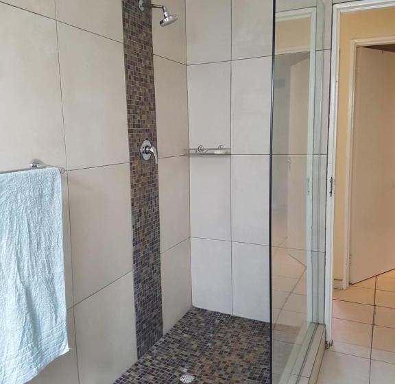 تختخواب و صبحانه Emerald Bed&breakfast