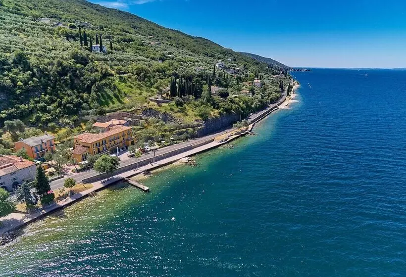 ホテル Albergo Del Garda