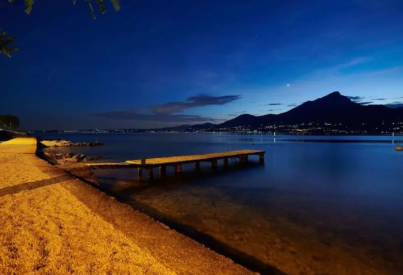 ホテル Albergo Del Garda
