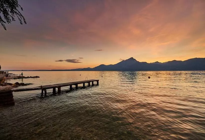 ホテル Albergo Del Garda