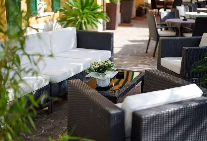 ホテル Albergo Del Garda